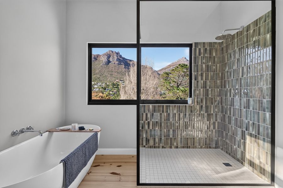 Freestanding bath with mountain views