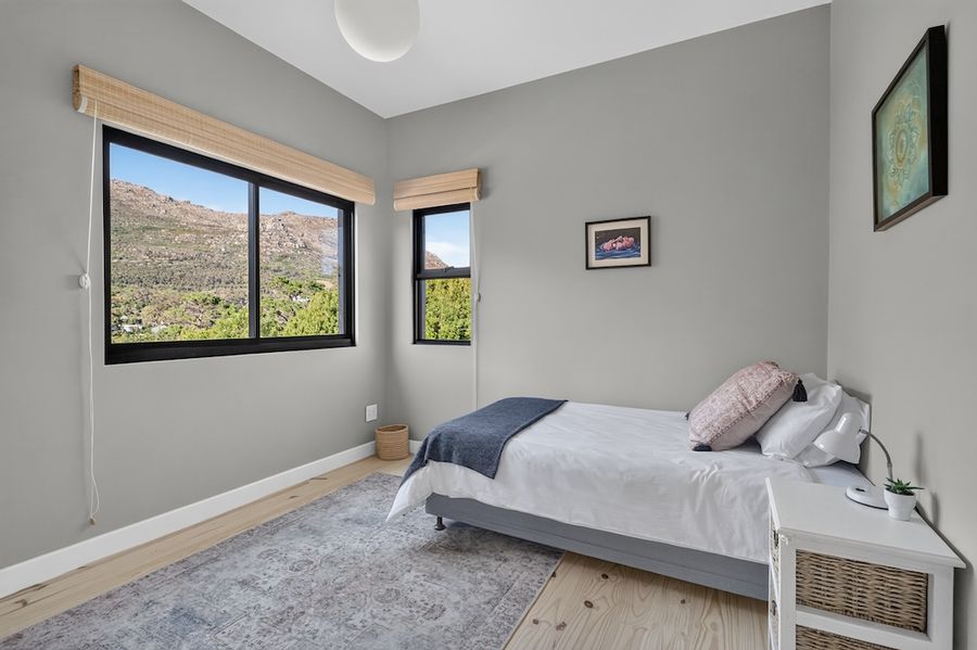 Peaceful single room with garden views