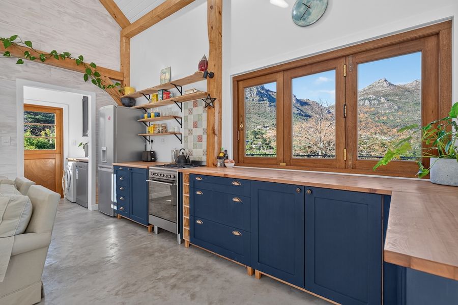 Cottage kitchen details