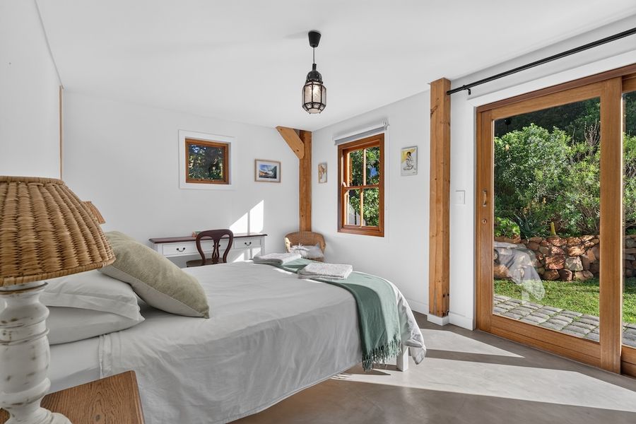 Garden room opening onto greenery
